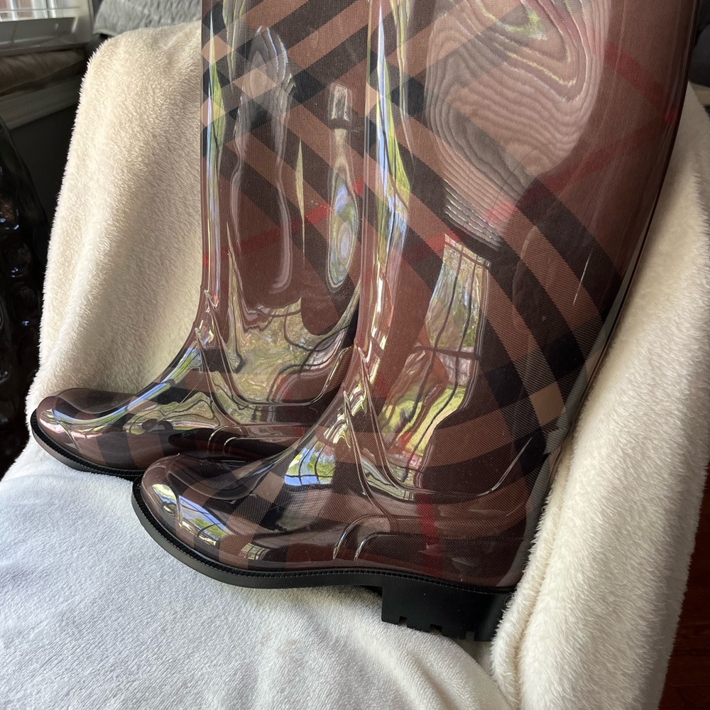 Burberry rain boots size 39